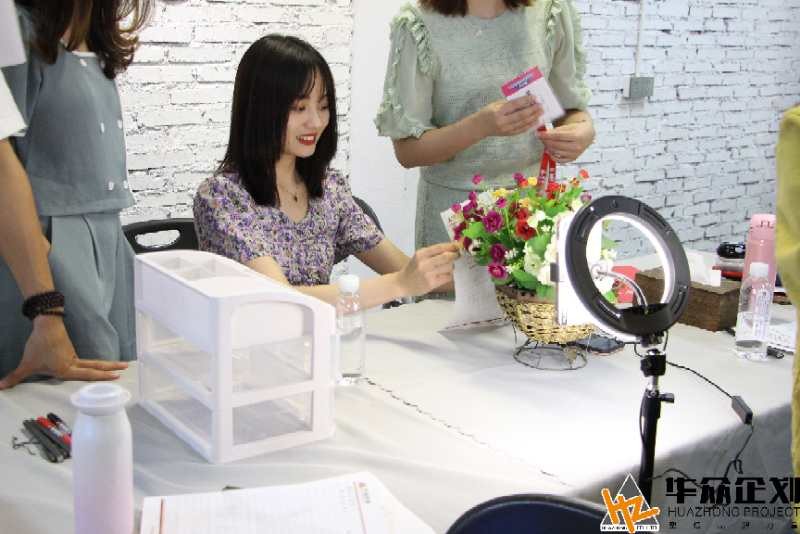 直播間只是出現(xiàn)雙手展示商品，保持與消費(fèi)者的高頻互動(dòng)，只是不露臉，會(huì)不會(huì)因?yàn)榭罩苗R頭被處罰？