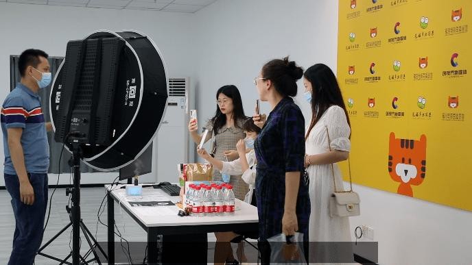  ?？碗娚讨辈セ?-廈門便利店 “ 大佬 “ 見福也介入電商直播領(lǐng)域