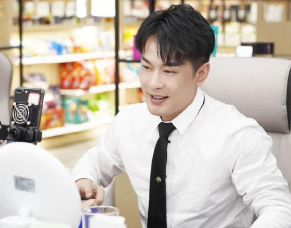 打造并持續(xù)優(yōu)化適合直播電商的C2M定制化供應鏈體系，成為辛選在這個時代的選擇