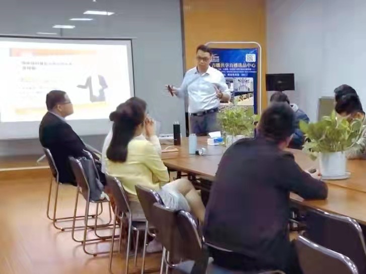 快手上線的“星芒短劇爆燃劇場(chǎng)”，以精美的制作和優(yōu)質(zhì)的內(nèi)容再次將短劇推上風(fēng)口