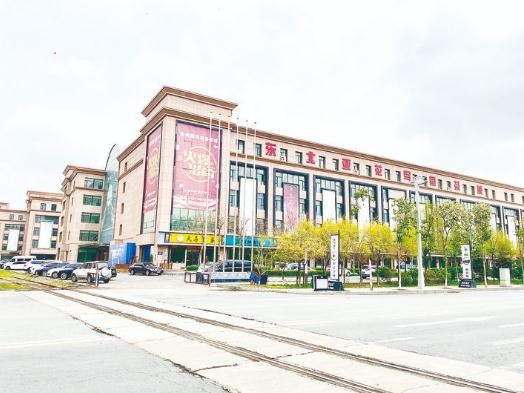 紅旗轎車專場(chǎng)直播，全國勞模李凱軍和齊嵩宇將做客直播間，主推一汽紅旗等幾款自主研發(fā)的新款車型