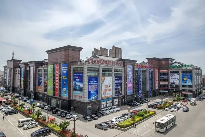 江蘇省南通市以電商直播對(duì)接產(chǎn)業(yè)鏈，積極探索“網(wǎng)絡(luò)達(dá)人＋直播”的新型銷售模式