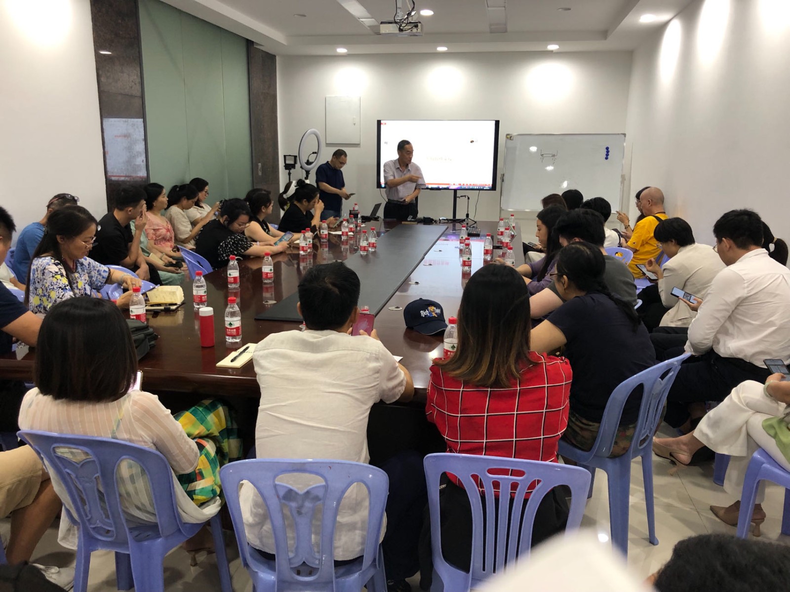 直播帶貨新手運營--如何借助別人的爆品拉升自己的轉(zhuǎn)化率？