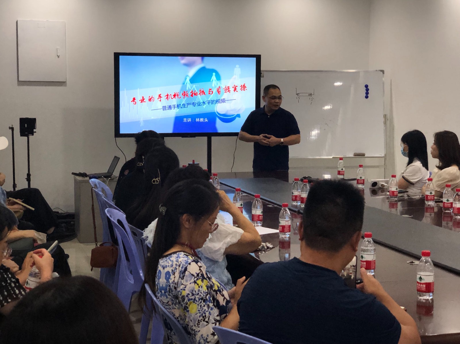 聯(lián)易融做的模式主要是幫核心企業(yè)和金融機構(gòu)發(fā)行ABS搭建系統(tǒng)