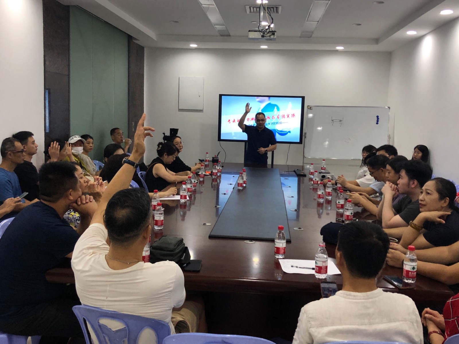 直播帶貨已成為一種熱門購物方式，墊資業(yè)務(wù)對直播帶貨的有利推動：