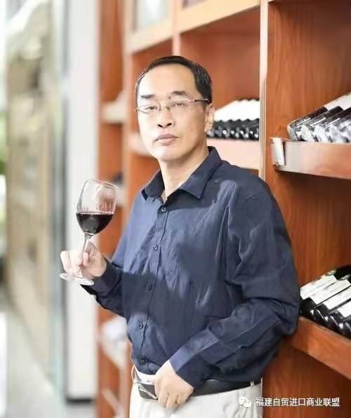 線下門店--很多線下連鎖門店，比如百果園、泡泡瑪特等憑借著線下門店，吸納了大量的私域用戶