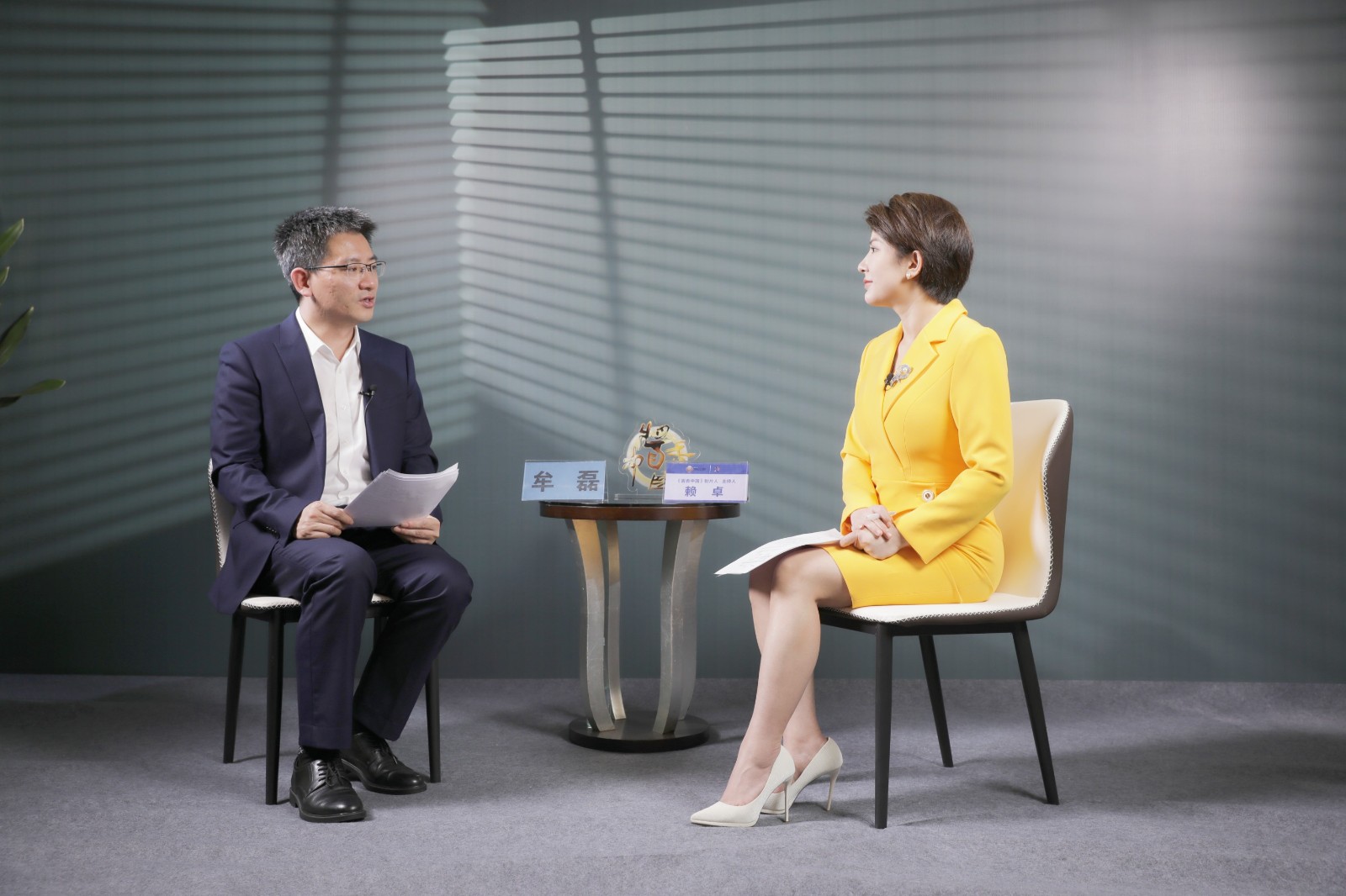 張朝陽還建議大家要避免長時(shí)間被動(dòng)地玩手機(jī)，被動(dòng)地接收信息是在浪費(fèi)時(shí)間