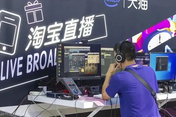 深圳金熙源文化是一家專注珠寶行業(yè)的全平臺(tái)綜合服務(wù)商，可為珠寶企業(yè)提供優(yōu)質(zhì)的珠寶供應(yīng)鏈、直播電商運(yùn)營、主播孵化培訓(xùn)