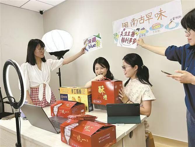 “無(wú)人機(jī)駕駛培訓(xùn)需要多長(zhǎng)時(shí)間”?無(wú)人機(jī)駕照培訓(xùn)費(fèi)用是多少/