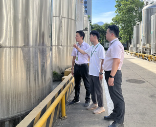 農(nóng)行莆田分行深入供應(yīng)鏈企業(yè)調(diào)研渠道建設(shè)及生產(chǎn)經(jīng)營(yíng)情況。鄭朝暉攝